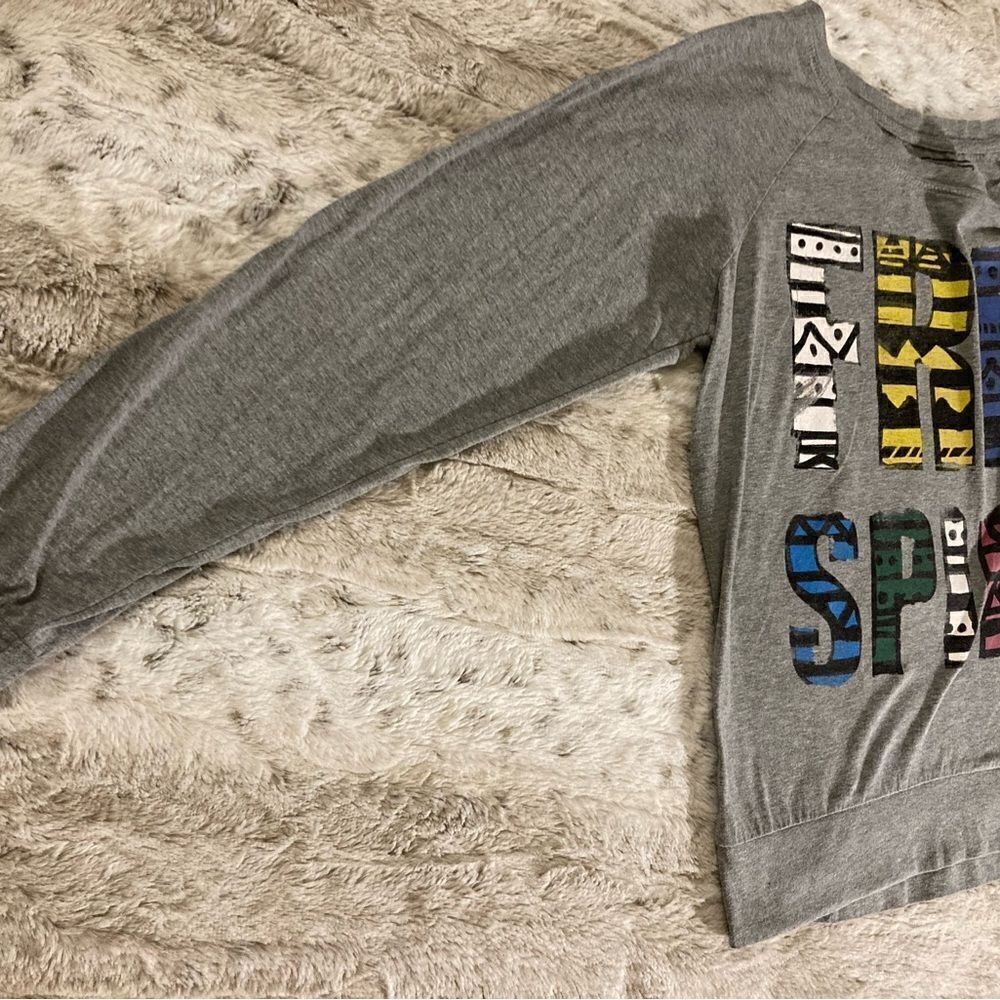 𝅺: : FREE SPIRIT Graphic Print Light Weight Super Soft Crop Sweatshirt : : - Picture 8 of 12
